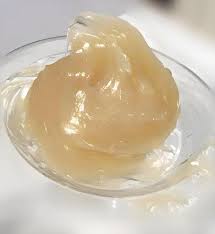 What factors affect the performance of grease?